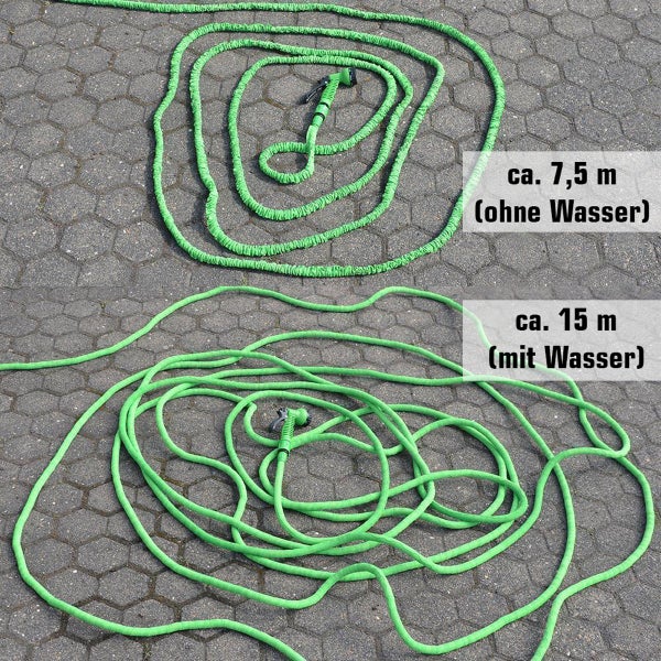 Flexibler Gartenschlauch im Vergleich: circa 7,5 Meter ohne Wasser und circa 15 Meter mit Wasser auf Pflastersteinen.