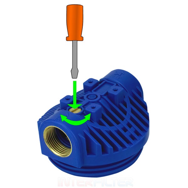 Darstellung der Einstellung eines Interfilter Wasserfiltergehäuses mittels Schraubendreher.