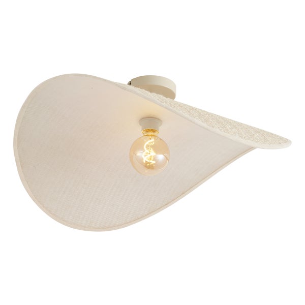 Moderne Deckenleuchte mit flachem, geschwungenem Stoffschirm und einer Filament LED Lampe für eine wohnliche Beleuchtung.