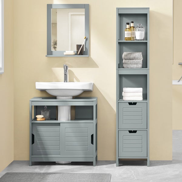 Badezimmer mit Waschtischunterschrank, Aufsatzwaschbecken, Spiegelschrank und Hochschrank für zusätzlichen Stauraum