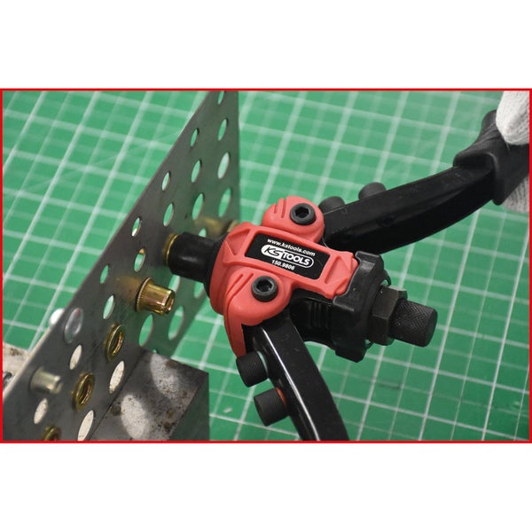 KS Tools Logo. Nietpistole mit Blech und Nieten