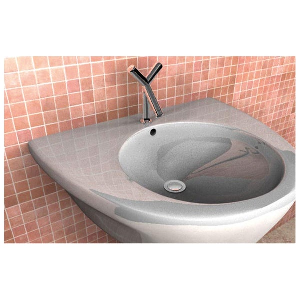 Keramikwaschbecken mit modernem Wasserhahn