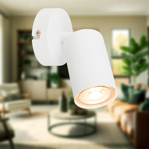 Verstellbarer Wandstrahler aus Metall in Weiß, moderner zylindrischer Lampenkopf, montiert an runder Wandhalterung, beleuchtet.