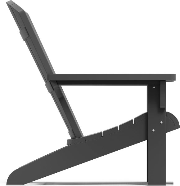 Mann entspannt im Adirondack-Stuhl mit Beistelltisch im Aussenbereich