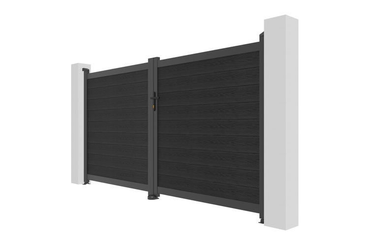 Zweiflügeliges Gartentor aus WPC-Paneelen mit Holzstruktur und Aluminiumrahmen zwischen zwei Pfosten.