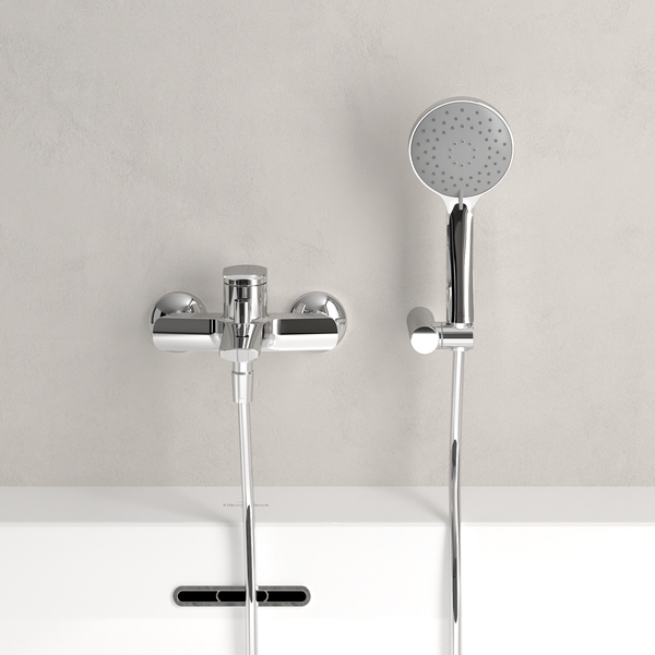 Villeroy & Boch Oasis Badewannenarmatur Aufputz, Wasserhahn Badewanne mit Rückflussschutz und Umstellfunktion, Mischbatterie Badewanne mit beweglichem Strahlregler, rund, Chrom