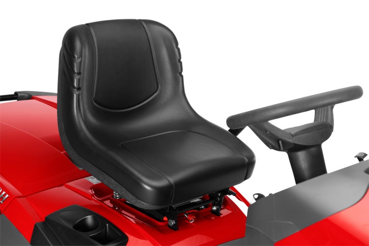 Sitz und Lenkrad eines Rasentraktors