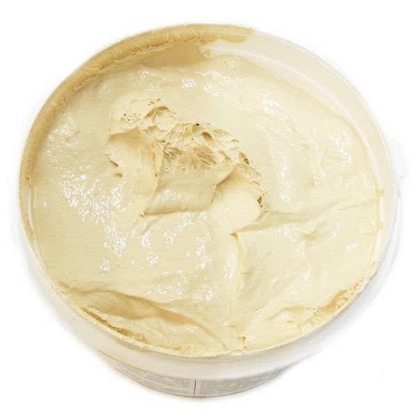 Eimer mit Spachtelmasse von oben