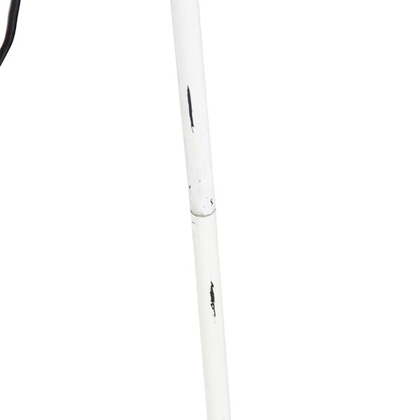 Detailaufnahme eines Stativbeins aus Metall.