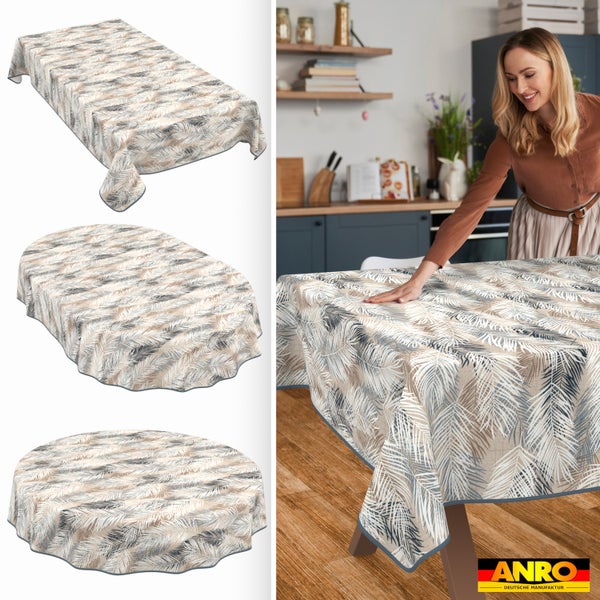 Tischdecke mit Palmenblatt-Muster, in rechteckig, oval und rund. Darstellung in organisierter Küche auf Holztisch. ANRO Logo.
