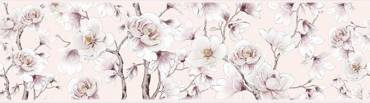 Selbstklebende Tapetenbordüre mit floralem Muster aus Magnolienblüten auf verzweigten Ästen.