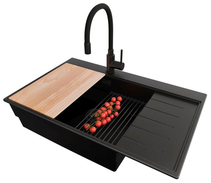 Spüle mit Abtropffläche, Schneidebrett, Abtropfgitter und Wasserhahn