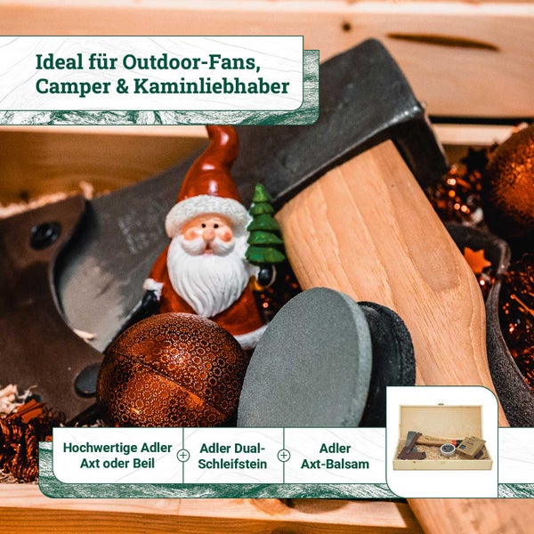 Adler Axt Set in einer Holzkiste mit Axt, Dual-Schleifstein und Axt-Balsam, weihnachtlich dekoriert mit Weihnachtsmannfigur und Christbaumkugel.