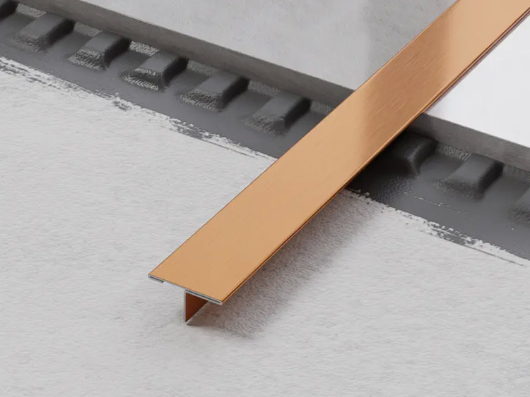 T-Profil aus Metall zur Fliesenverlegung