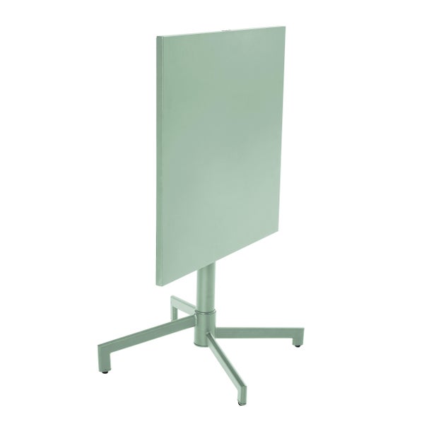 Oviala Logo an der Kante eines Gartentisches aus Metall