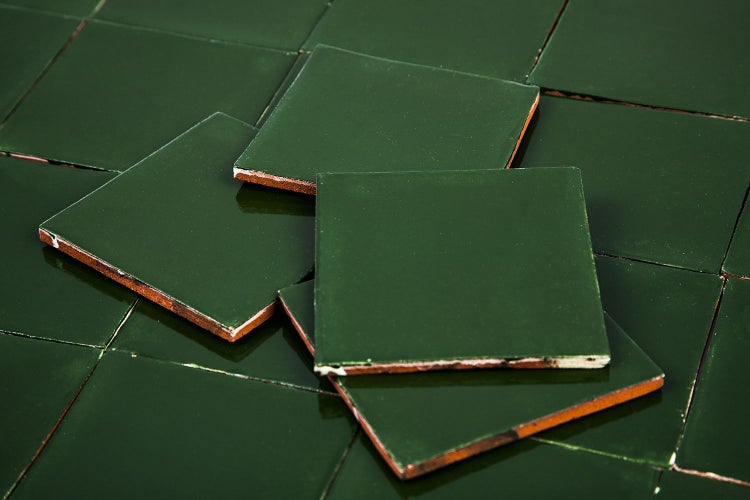 Quadratische, grüne Fliesen