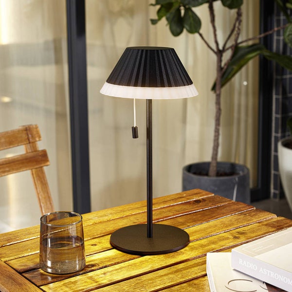 Lindby LED Ilvi (spritzwassergeschützt (Modern) in Schwarz aus Aluminium (1 flammig, ) Wohnzimmerleuchte