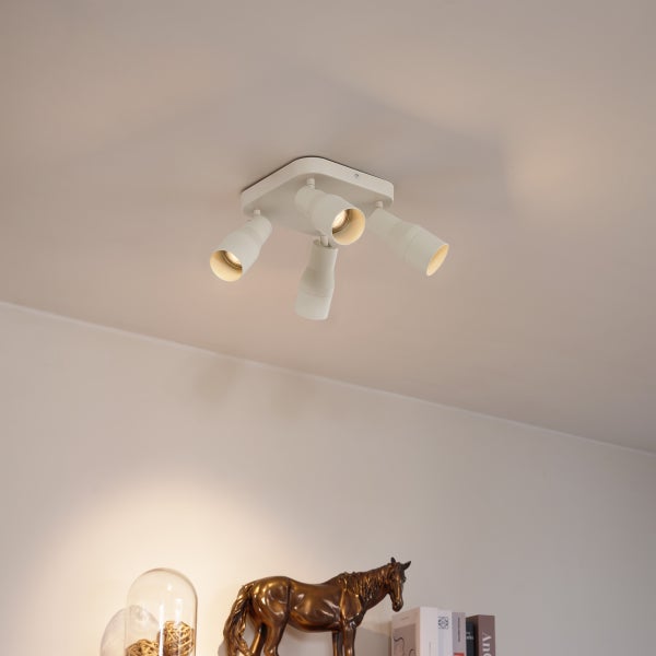 Deckenleuchte mit vier Strahlern