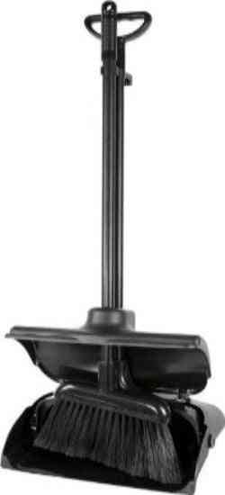 Kehrgarnitur mit Besen und Kehrschaufel