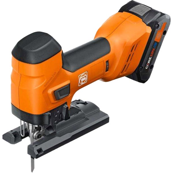 Fein Akku-Stichsäge mit 18 Volt Akku, bürstenlosem Motor und Sägeblatt in Orange und Schwarz.