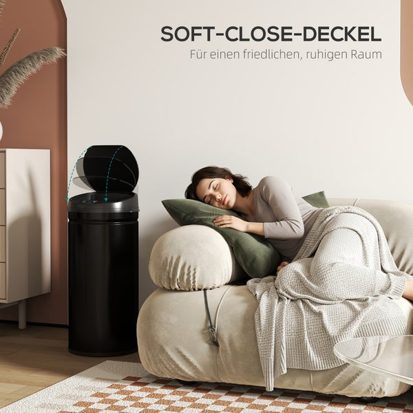Szenenfoto eines schwarzen, runden Treteimer Mülleimers mit Soft-Close Funktion in einem Wohnzimmer