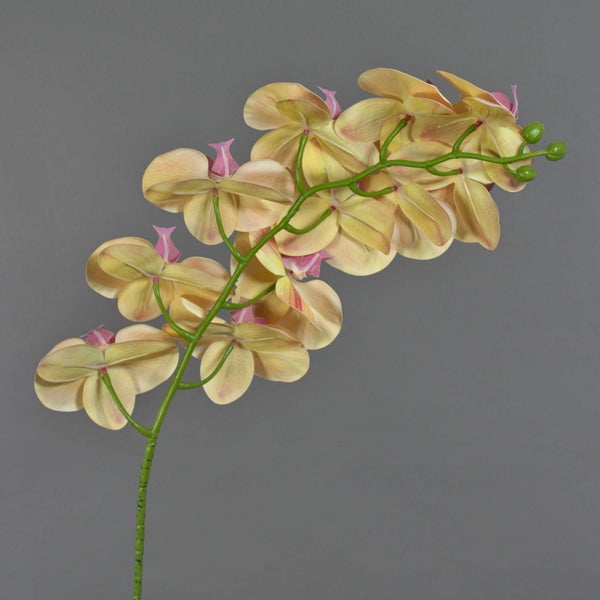 Künstlicher Orchideenzweig mit gelben Blüten, pinkfarbenem Kern und grünem Stiel.