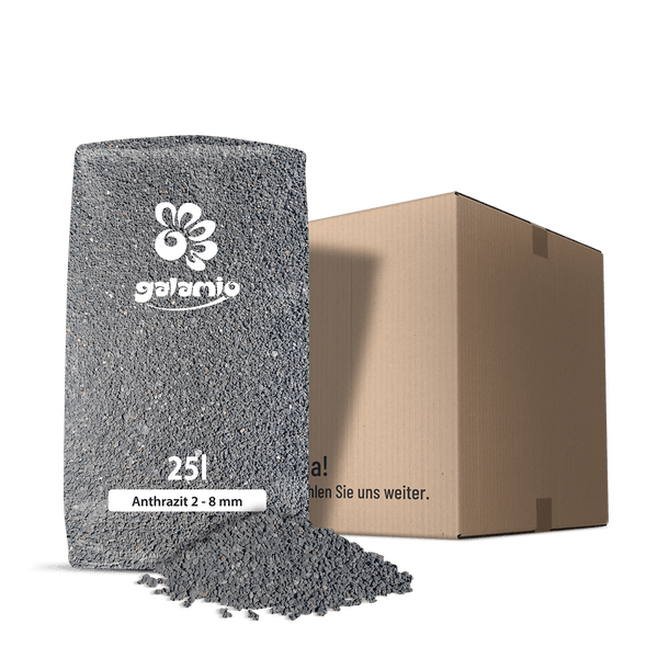 Galamio Ziersplitt Anthrazit, Körnung 2 bis 8 Millimeter, 25 Liter Sack neben einem Versandkarton.