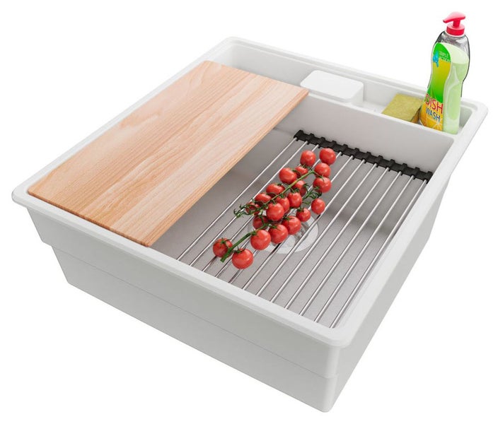 Spülbecken mit Abtropfgestell, Schneidebrett, Spülmittel und Schwamm