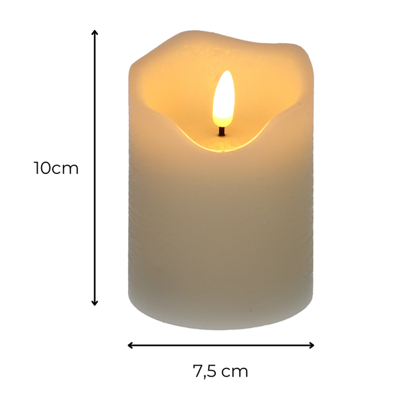 Ankleidezimmer mit Regalen und Schlafzimmer im Hintergrund