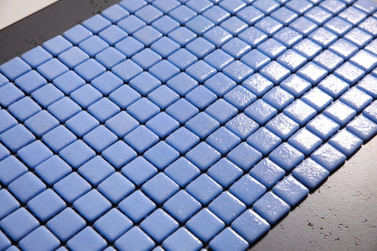 Gepresstes Glasmosaik auf Netz für Badezimmer und Küche 32.5cm x 51.5cm - Adriatic Pool