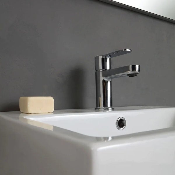 Waschbecken mit Armatur und Seife