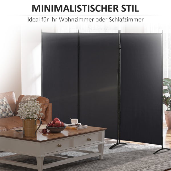 Dreiteiliger Paravent in Anthrazit aus Stoff und Metall im minimalistischen Wohnzimmer neben Sofa und Couchtisch.