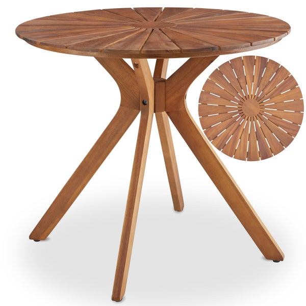 Runder Gartentisch aus Holz mit radial angeordneten Latten auf der Tischplatte und vier schräg ausgestellten Beinen.