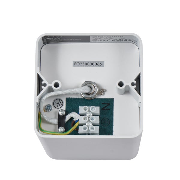 Innenansicht einer Deckenleuchte mit Verkabelung und Anschlussklemmen