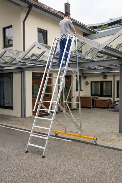 PROREGAL Plattformleiter Klappbar und Fahrbar 6 Stufen Inkl. Beidseitigem Handlauf Aluminium Nivello Leiterschuhe