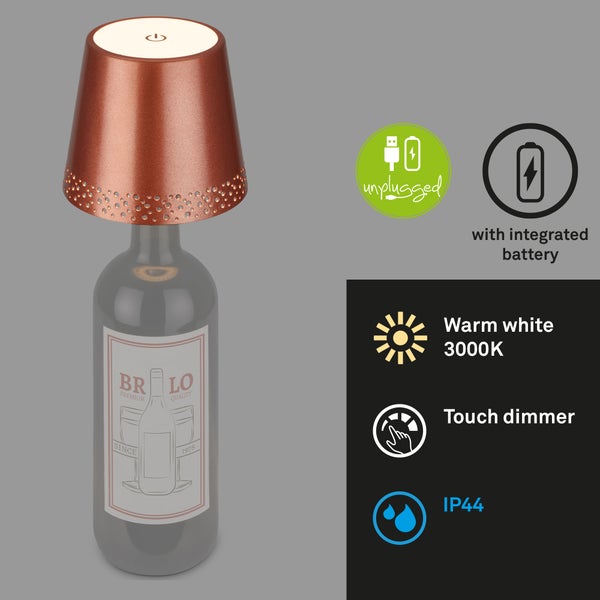 Akkubetriebene Flaschenleuchte mit kupferfarbenem Schirm, warmweißem Licht 3000 Kelvin, Touch-Dimmer und Schutzart IP44.
