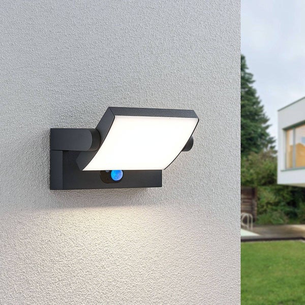 Lindby LED Solarleuchte außen Sherin mit Bewegungsmelder (spritzwassergeschützt (Modern) in Schwarz aus Aluminium (1 flammig, ) - Solar-Wandleuchten Wandlampe für Outdoor & Garten