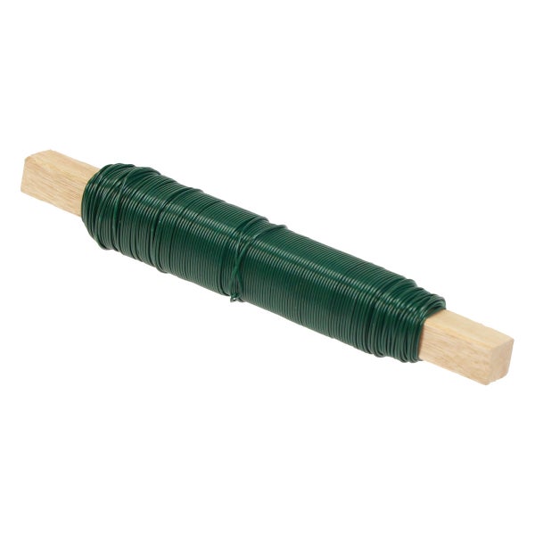 Grüner Wickeldraht auf einem Holzstab für Floristik und Gartenarbeiten.