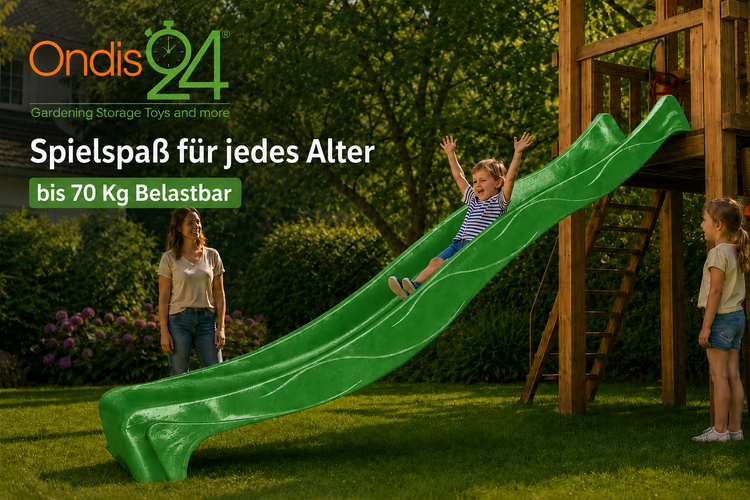 Kind rutscht auf einer gewellten Kunststoffrutsche an einem Spielturm aus Holz im Garten, Ondis24 Logo.