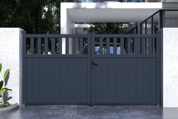 Detailaufnahme eines Holztisches mit ausklappbarer Ablagefläche