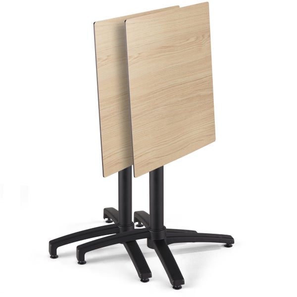 Zwei Bistrotische mit klappbarer quadratischer Tischplatte in Holzoptik und schwarzem Metallgestell.