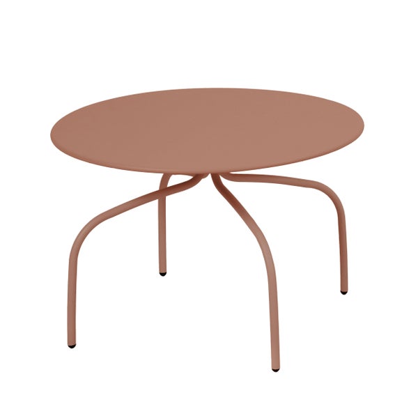 Runder Beistelltisch aus Metall in Terracotta mit vier geschwungenen Beinen.