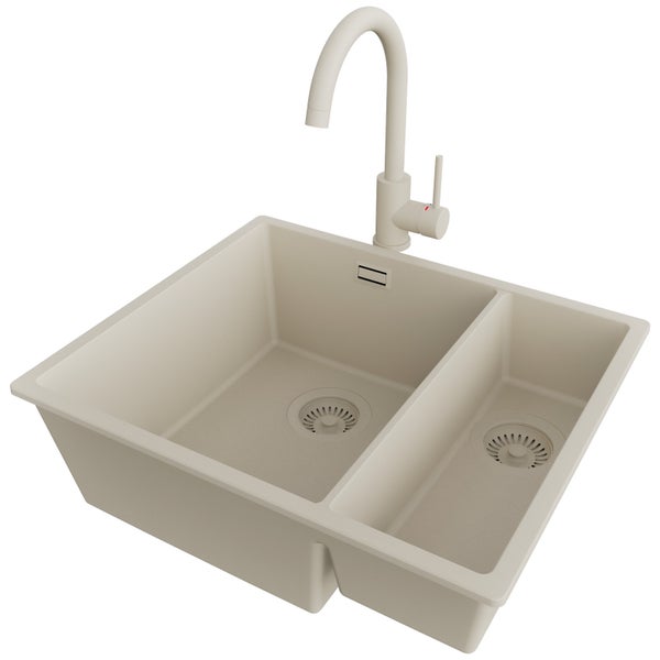 Spüle mit zwei Becken und Armatur