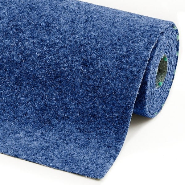 Blaue Kunstrasen-Rolle aus Nadelfilz mit Drainagenoppen auf der Rückseite.