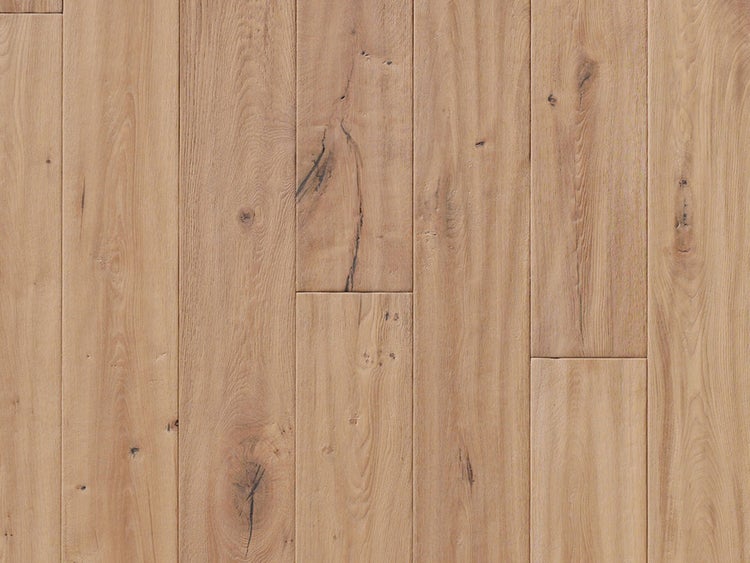Landhausdiele Eiche mit Astlöchern und natürlicher Holzmaserung.