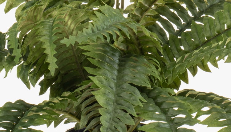 Künstliche Hortensie am Stiel mit weißem Blütenkopf und grünen Blättern.