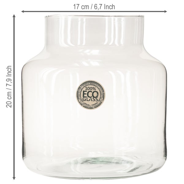 Glasvase aus 100 Prozent recyceltem Glas, Höhe 20 Zentimeter, Breite 17 Zentimeter.
