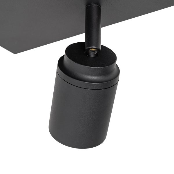 Deckenleuchte mit einem Strahler aus Metall