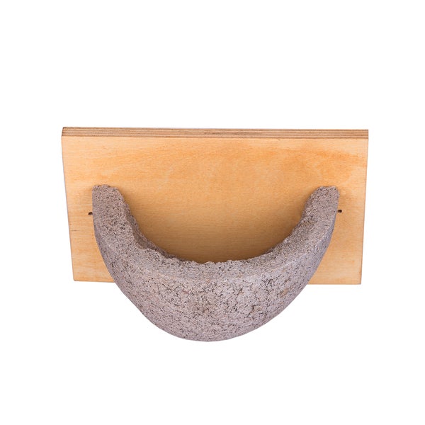 Handwerker bohrt Loch mit Akku-Bohrmaschine in Metall