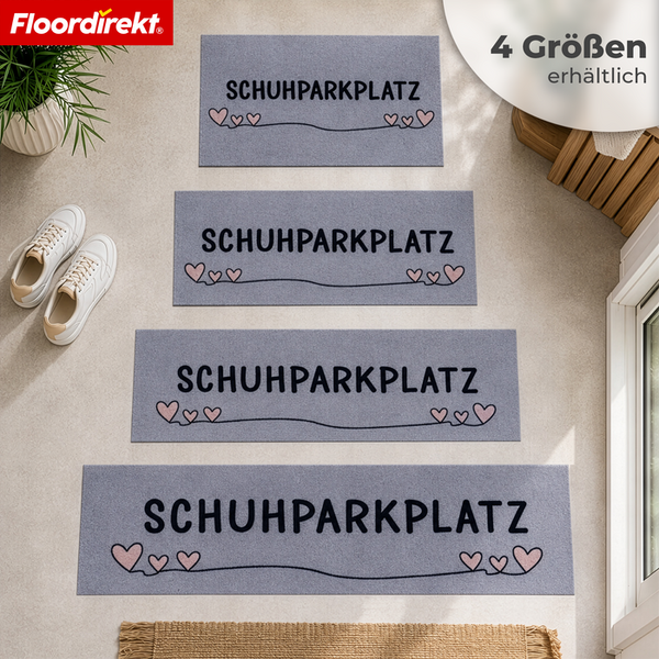 Vier Fußmatten mit Schuhparkplatz Aufschrift und Herzmotiv in verschiedenen Größen von Floordirekt Logo